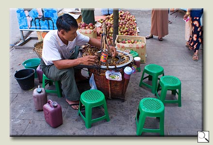 Garküchen am Straßenrand (Yangon)
